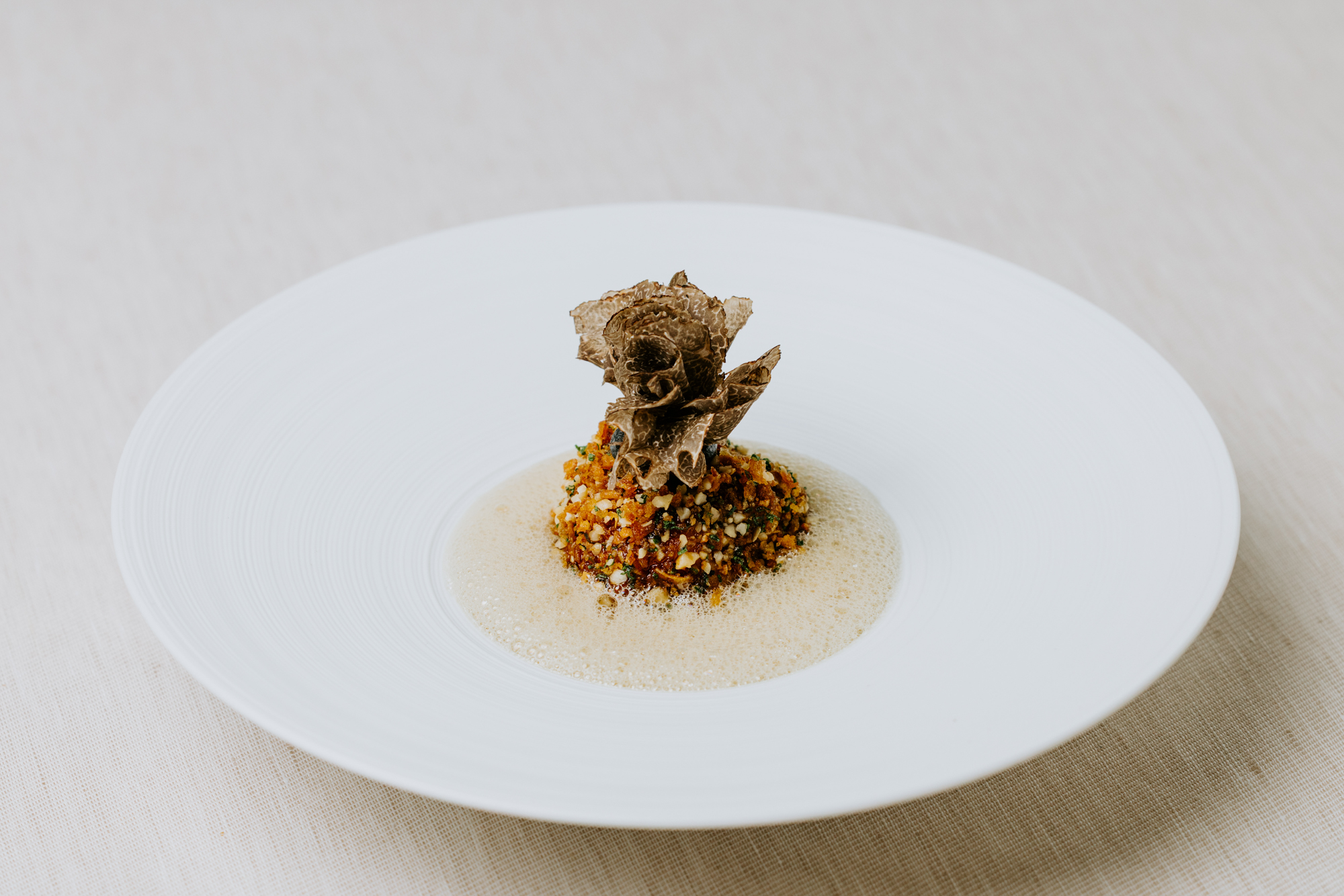 Elsässer Wachtel mit weissem Spargel, Bärlauch und Entenleber im ECCO St. Moritz