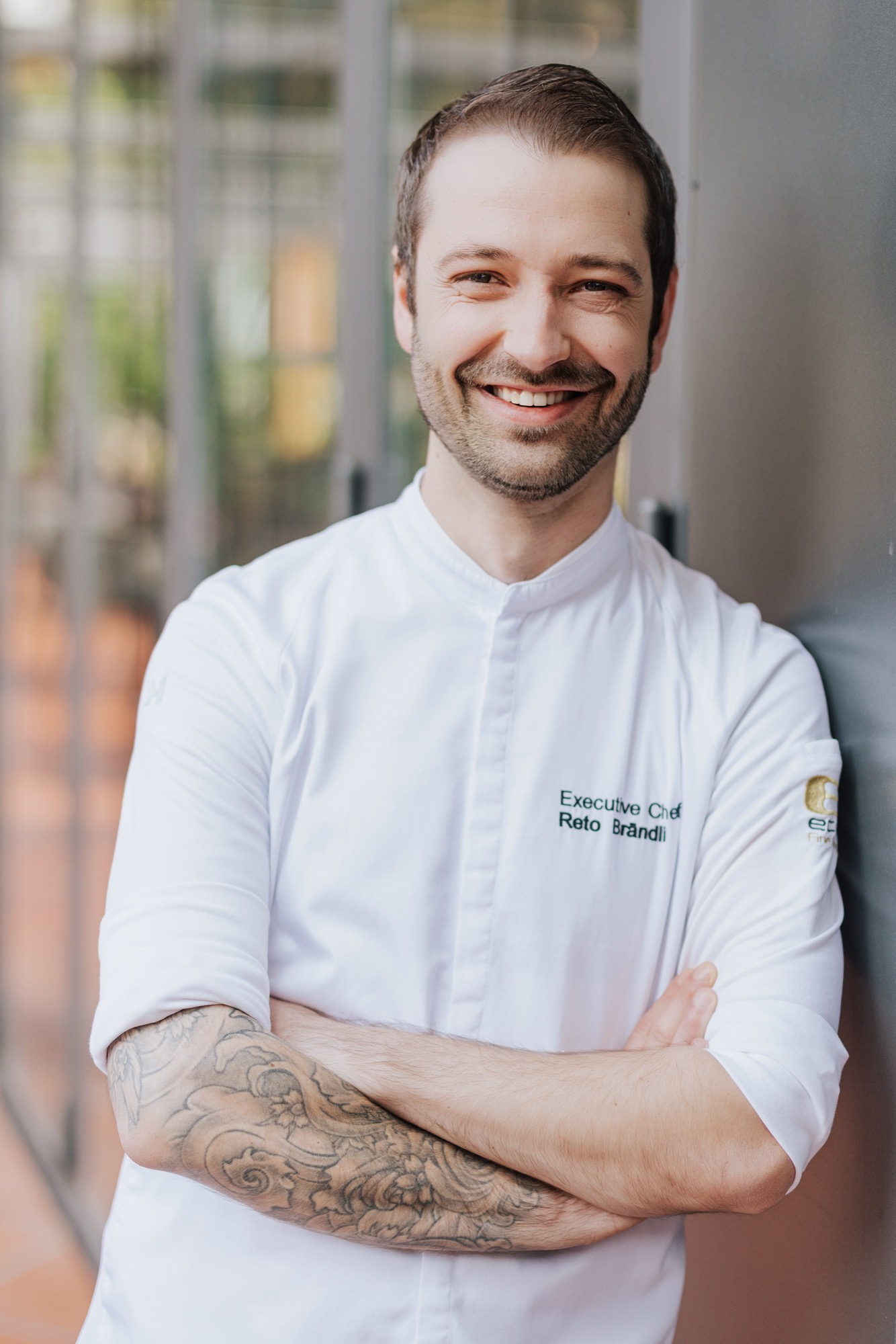 Executive Chef Reto Brändli im Kochkittel im ECCO Ascona